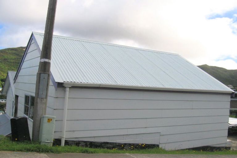 Photo of property in 48 Woodhouse Avenue, Karori, Wellington, 6012