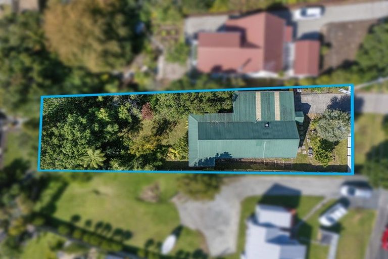 Photo of property in 13 Moffat Road, Red Beach, 0932