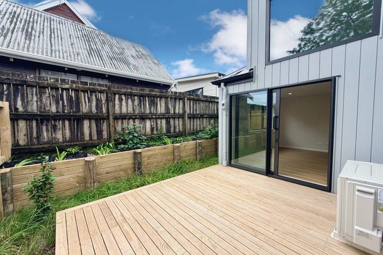 Photo of property in 58b Fitzherbert Avenue, West Harbour, Auckland, 0618