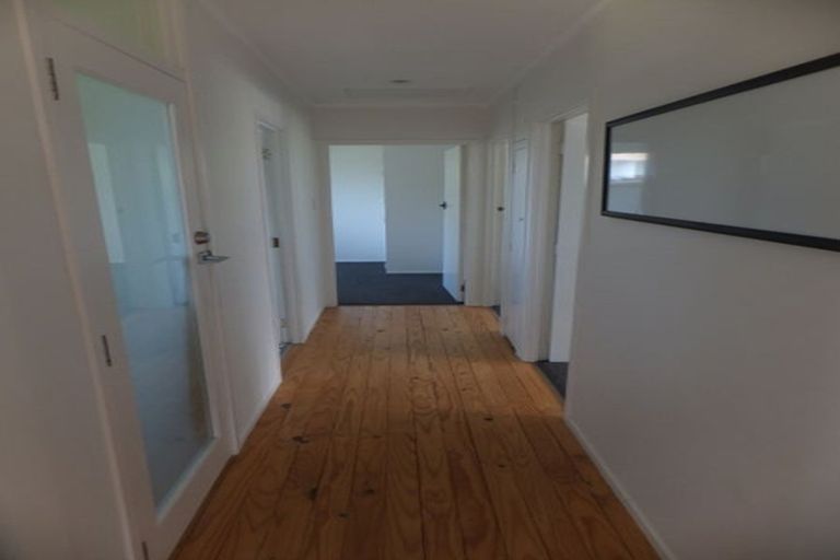 Photo of property in 46 Deuxberry Avenue, Northcote, Auckland, 0627