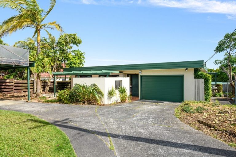 Photo of property in 131 Chivalry Road, Glenfield, Auckland, 0629