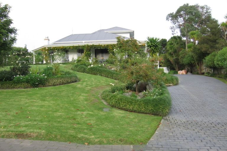 Photo of property in 1 Almond Grove, Greenhithe, Auckland, 0632