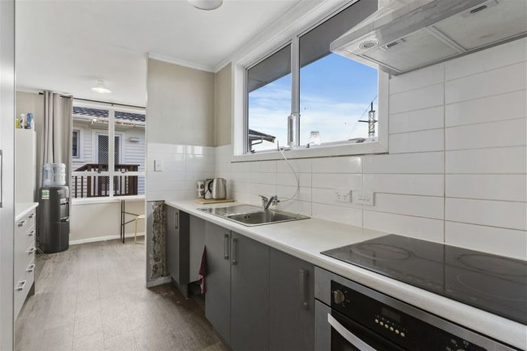 Photo of property in 1/22 Edgeworth Road, Glenfield, Auckland, 0629