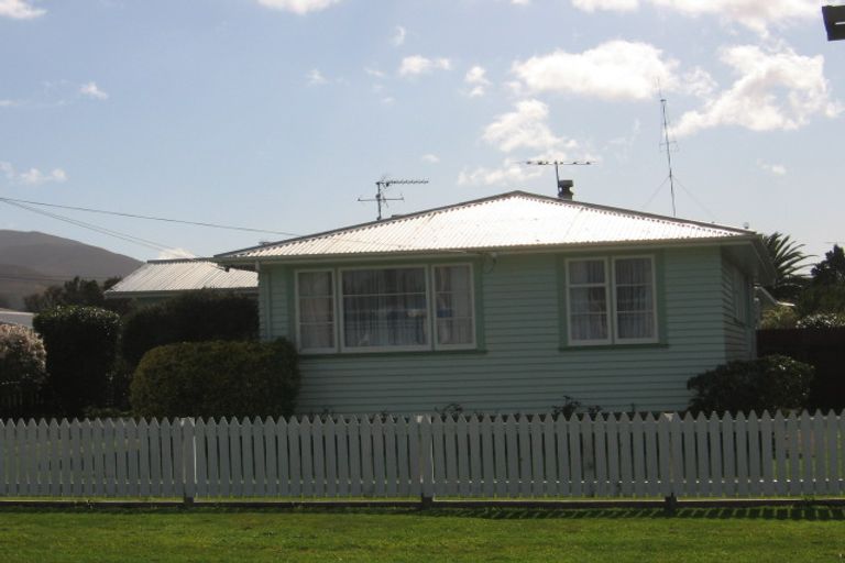 Photo of property in 67 Brandon Street, Featherston, 5710