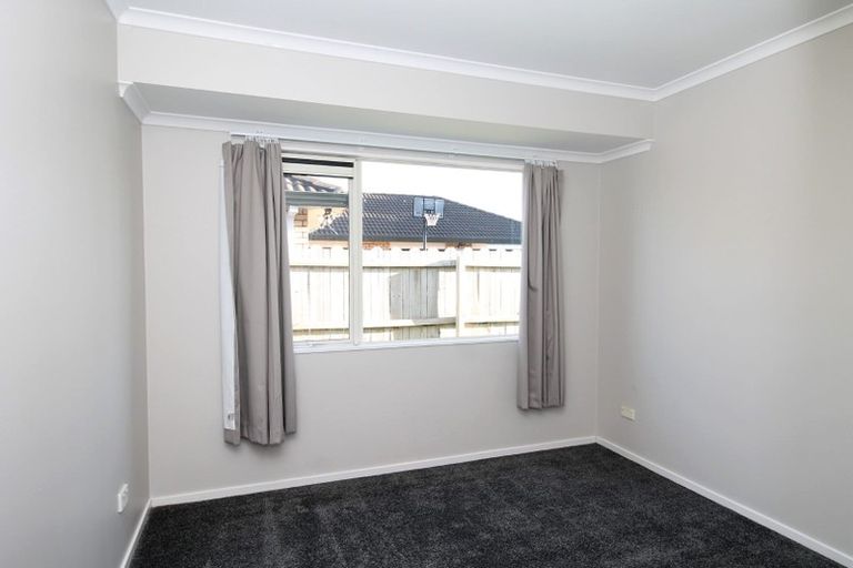 Photo of property in 12 Mellefont Close, East Tamaki Heights, Auckland, 2016