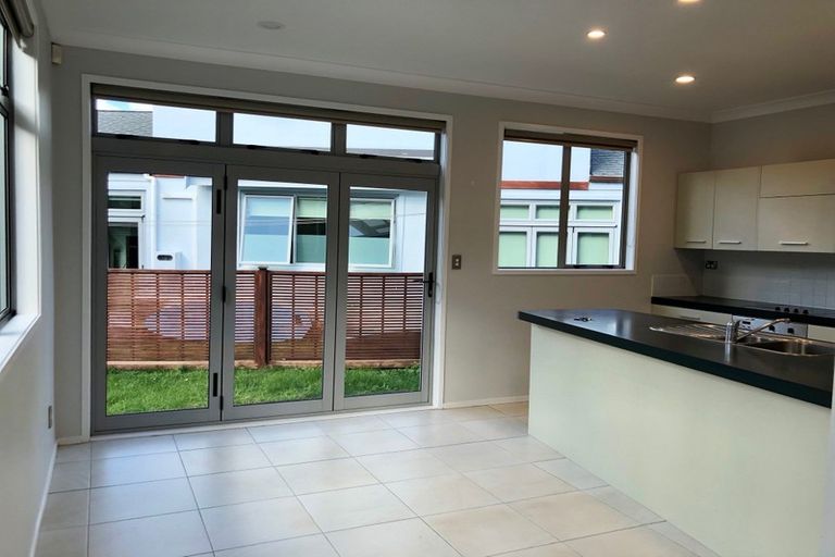 Photo of property in 11m Clearwater Cove, West Harbour, Auckland, 0618