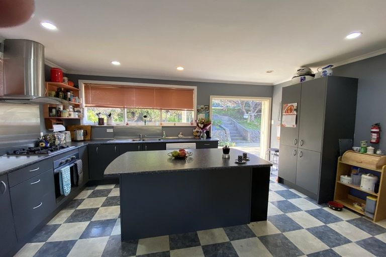 Photo of property in 42 Raroa Terrace, Tawa, Wellington, 5028