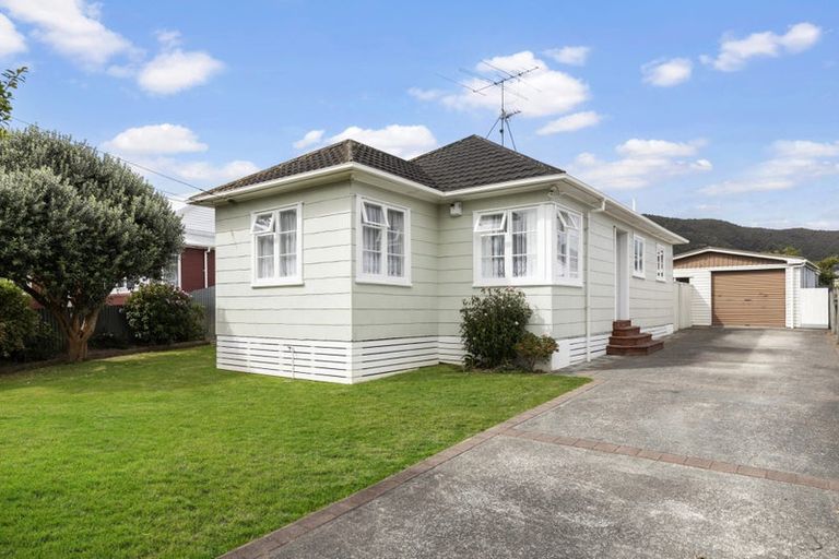 Photo of property in 44 Churton Crescent, Taita, Lower Hutt, 5011