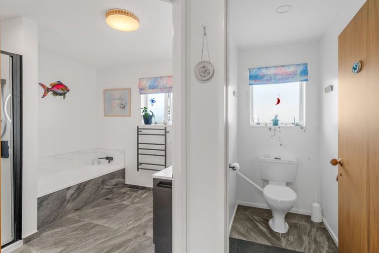 Photo of property in 18 Claverley Gardens, Avonhead, Christchurch, 8042