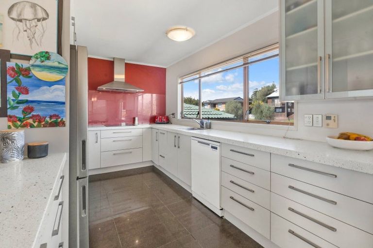 Photo of property in 7 Sunnyview Avenue, Shelly Park, Auckland, 2014