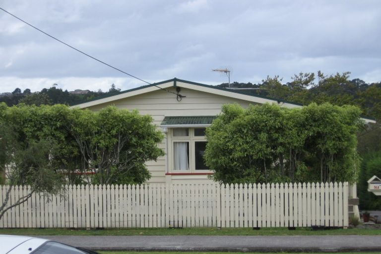 Photo of property in 1/74 Beach Haven Road, Beach Haven, Auckland, 0626