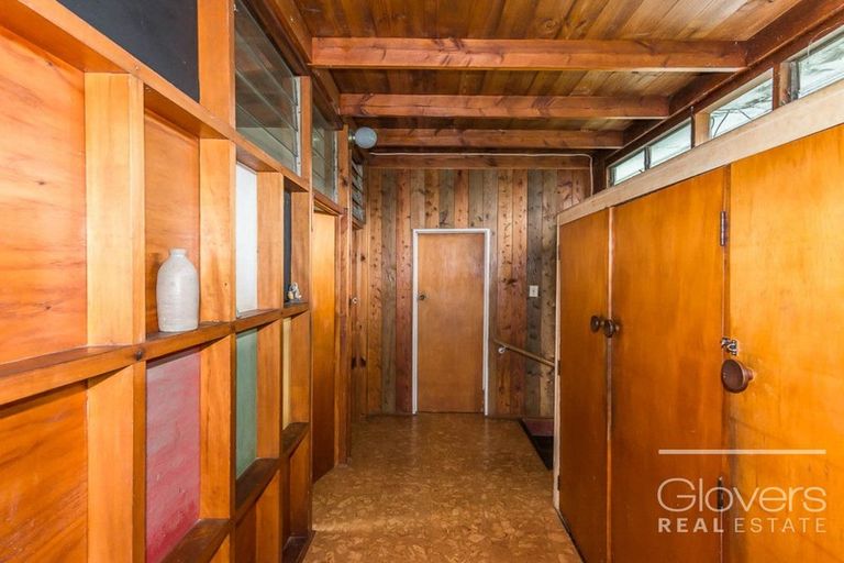 Photo of property in 94 Otitori Bay Road, Titirangi, Auckland, 0604