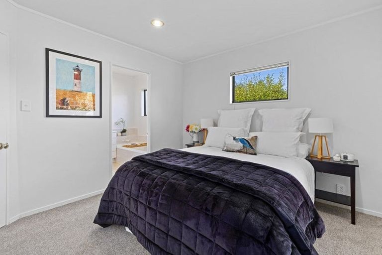 Photo of property in 2/18 Edgeworth Road, Glenfield, Auckland, 0629