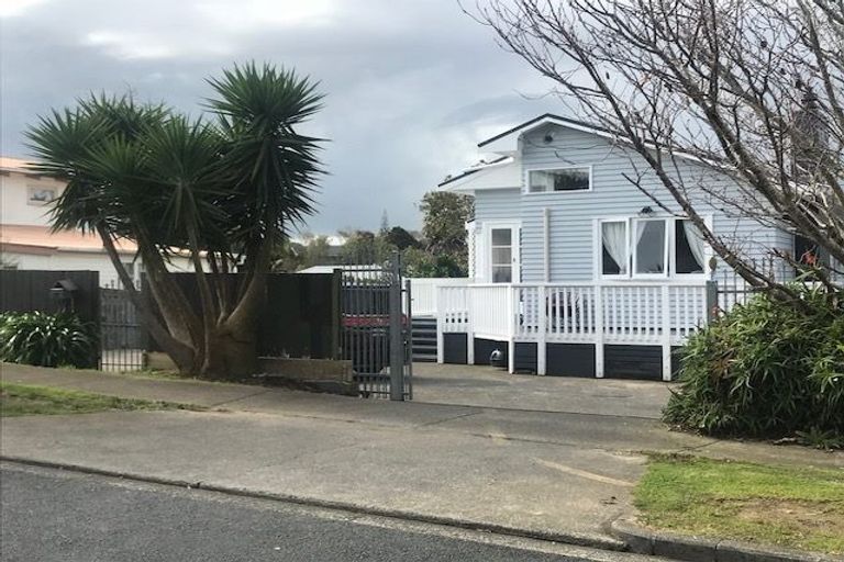 Photo of property in 7 Lane Road, Weymouth, Auckland, 2103