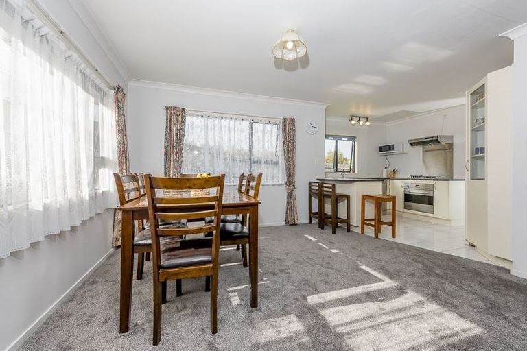 Photo of property in 87a Triangle Road, Massey, Auckland, 0614