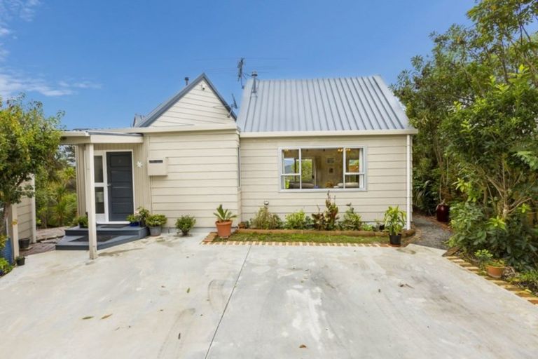 Photo of property in 2 Serenity Grove, Maoribank, Upper Hutt, 5018
