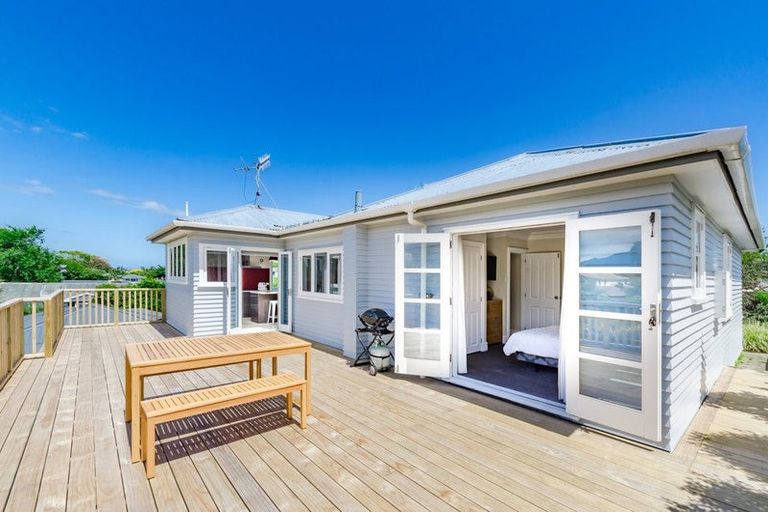 Photo of property in 12 Gray Avenue, Paraparaumu Beach, Paraparaumu, 5032