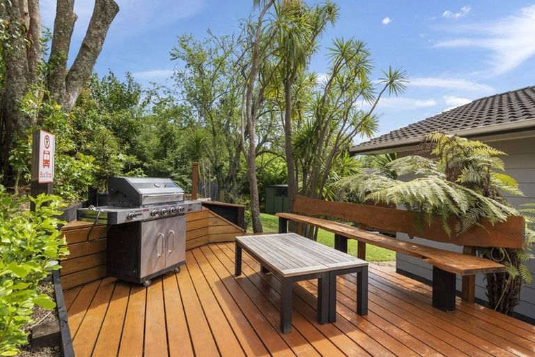 Photo of property in 31 Contessa Drive, Glenfield, Auckland, 0629