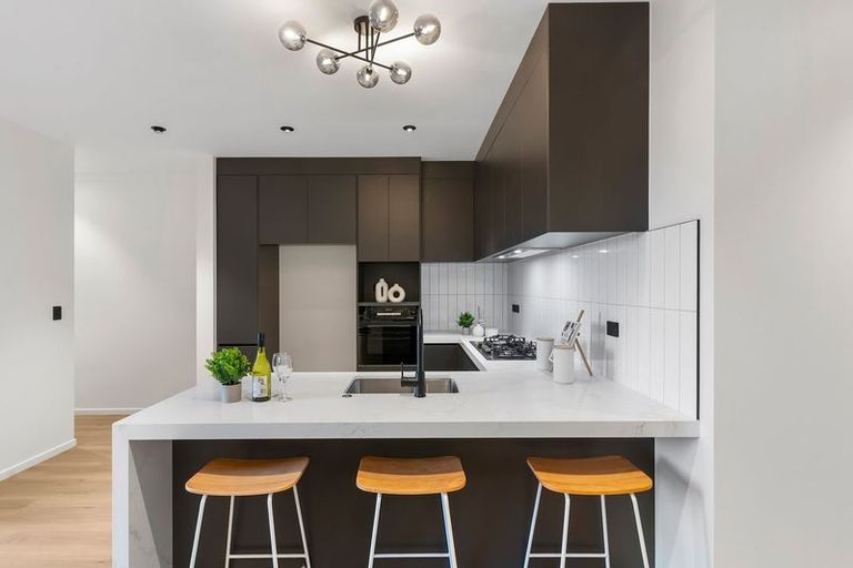 Photo of property in 33 Karaka Village Parade, Karaka, 2580