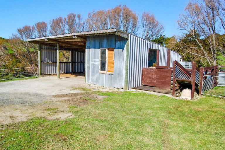 Photo of property in 82 Settlement Road, Kaiwaka, 0573