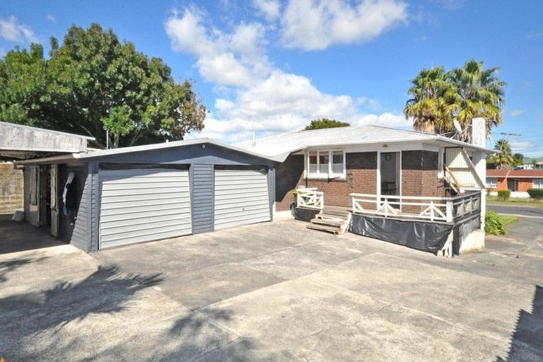 Photo of property in 122 Beaumonts Way, Manurewa, Auckland, 2102