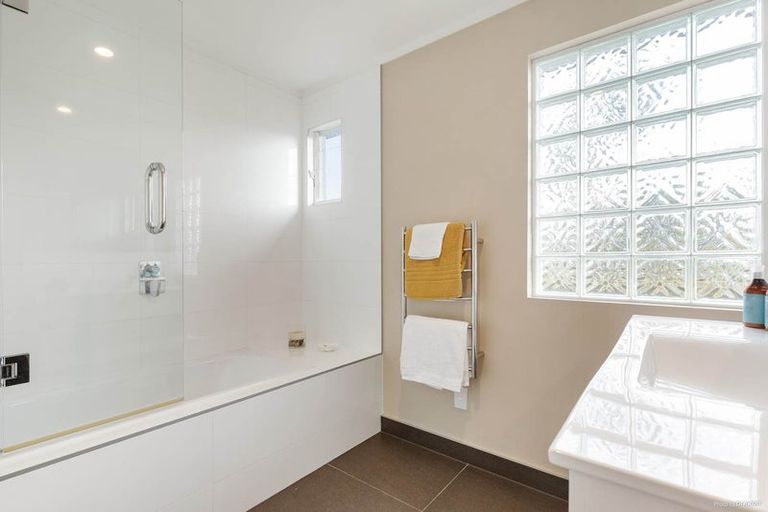 Photo of property in 19 Newhaven Terrace, Mairangi Bay, Auckland, 0630