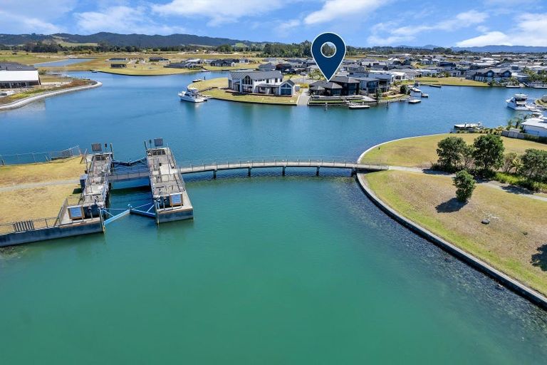 Photo of property in 25 Waitemata Drive, One Tree Point, 0118