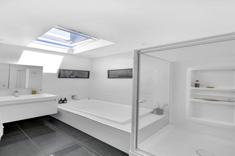 Photo of property in 20 The Anchorage, Sunnyhills, Auckland, 2010