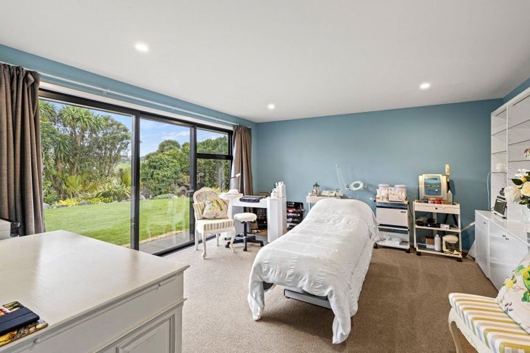 Photo of property in 1a Links Drive, Waiwhakaiho, New Plymouth, 4312