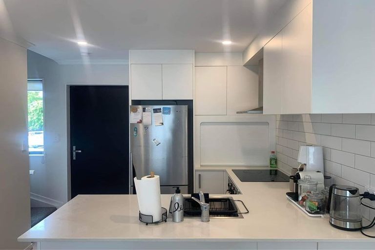 Photo of property in 8 Wharara Lane, Massey, Auckland, 0614