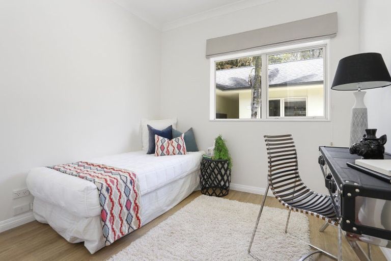 Photo of property in 7 Hobbs Road, Matakatia, Whangaparaoa, 0930