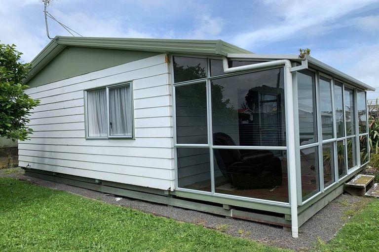Photo of property in 2/5 Rainsford Street, Moturoa, New Plymouth, 4310