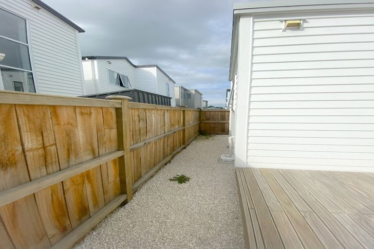 Photo of property in 102 Bellbird Street, Papakura, 2110