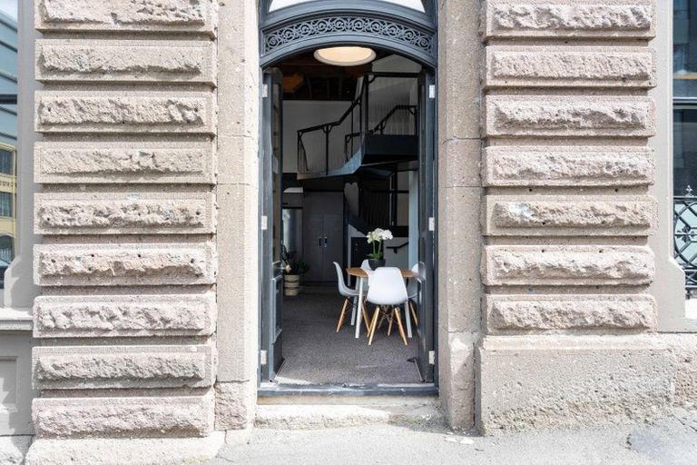 Photo of property in 2/5 Jetty Street, Dunedin Central, Dunedin, 9016