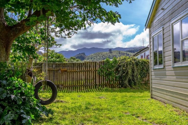 Photo of property in 98 Fox Street, Featherston, 5710