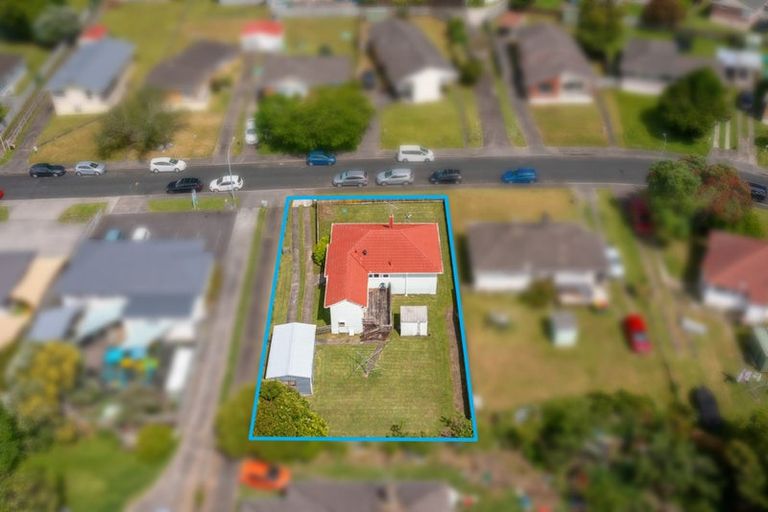 Photo of property in 73 Greenslade Crescent, Northcote, Auckland, 0627