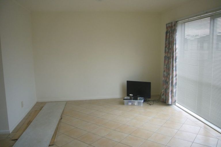 Photo of property in 1/15 Andersons Road, Oteha, Auckland, 0632