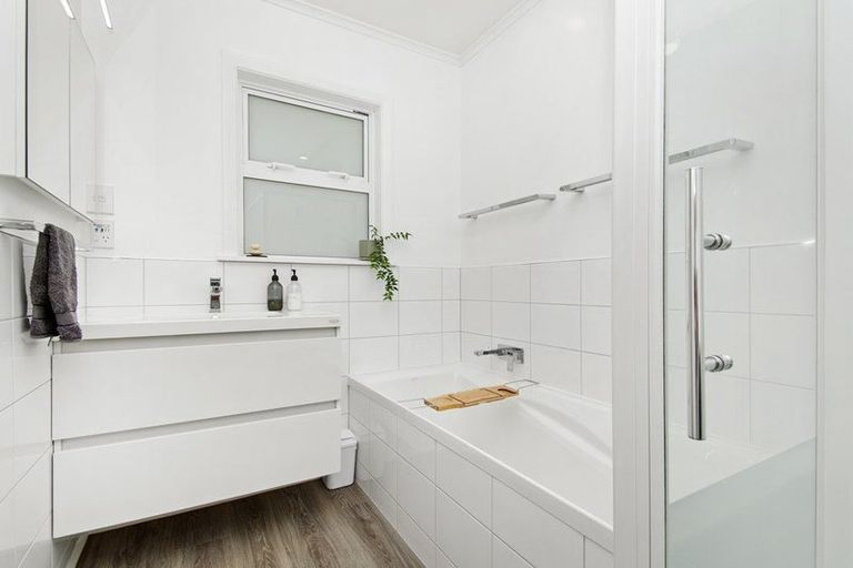 Photo of property in 37 Sunrise Boulevard, Tawa, Wellington, 5028