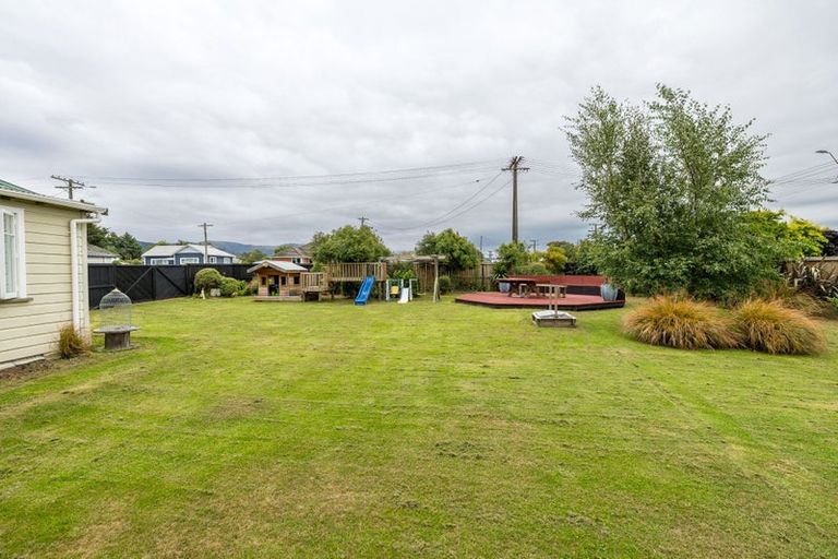 Photo of property in 1 Edward Street, Waimate, 7924