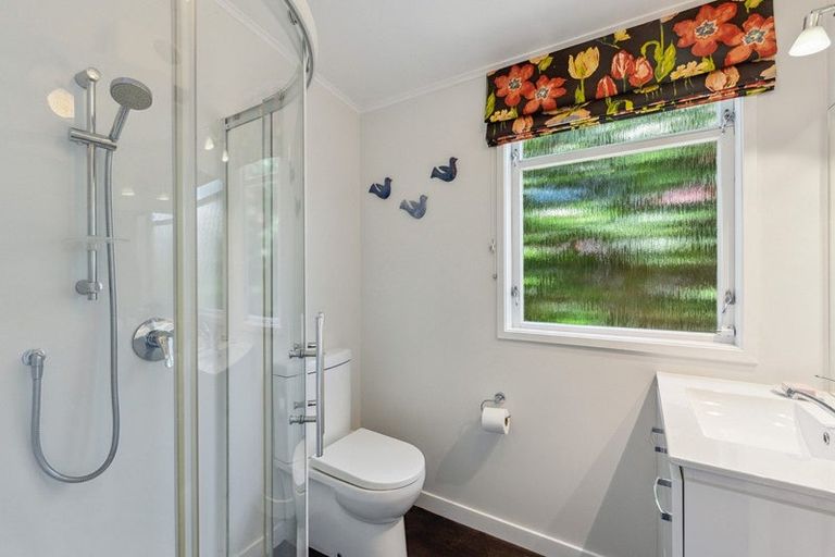 Photo of property in 6 Kaikomako Road, Waikanae, 5036