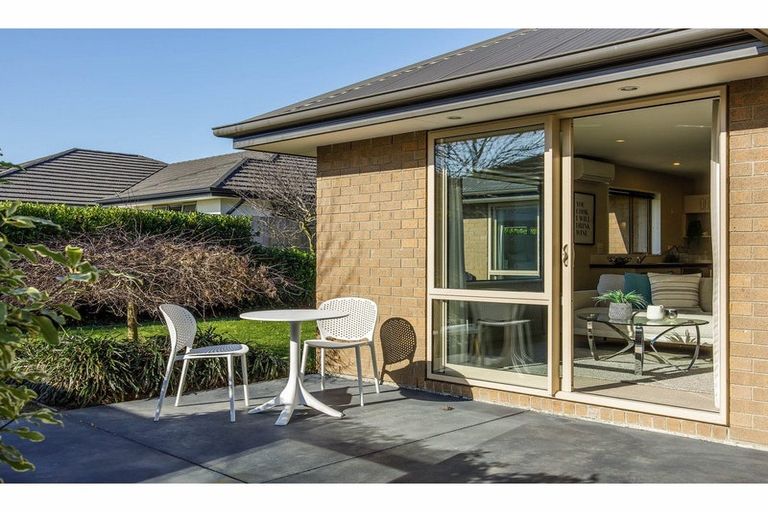 Photo of property in 10 Oakdene Place, Halswell, Christchurch, 8025