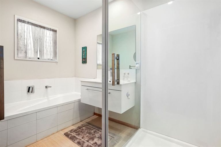 Photo of property in 3/63 Beachville Road, Redcliffs, Christchurch, 8081