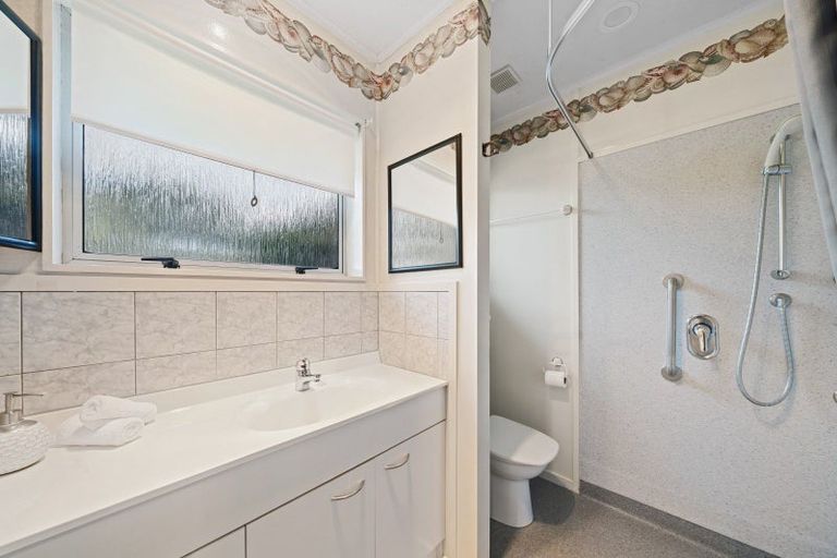 Photo of property in 2 Dalton Court, Pukekohe, 2120