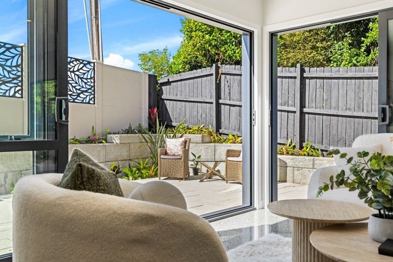 Photo of property in 15 Schnapper Rock Road, Greenhithe, Auckland, 0632