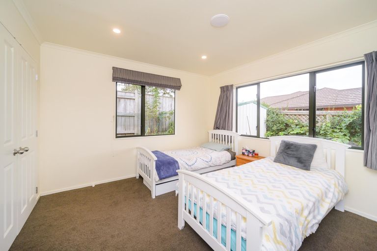 Photo of property in 15 Greenwood Place, Fitzherbert, Palmerston North, 4410