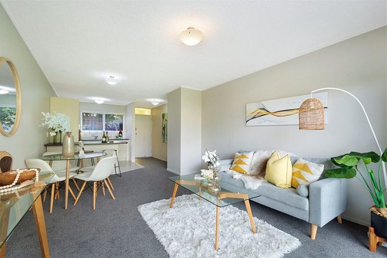 Photo of property in 2/26 Kohekohe Street, New Lynn, Auckland, 0600