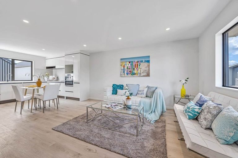 Photo of property in 2/25 Taikata Road, Te Atatu Peninsula, Auckland, 0610