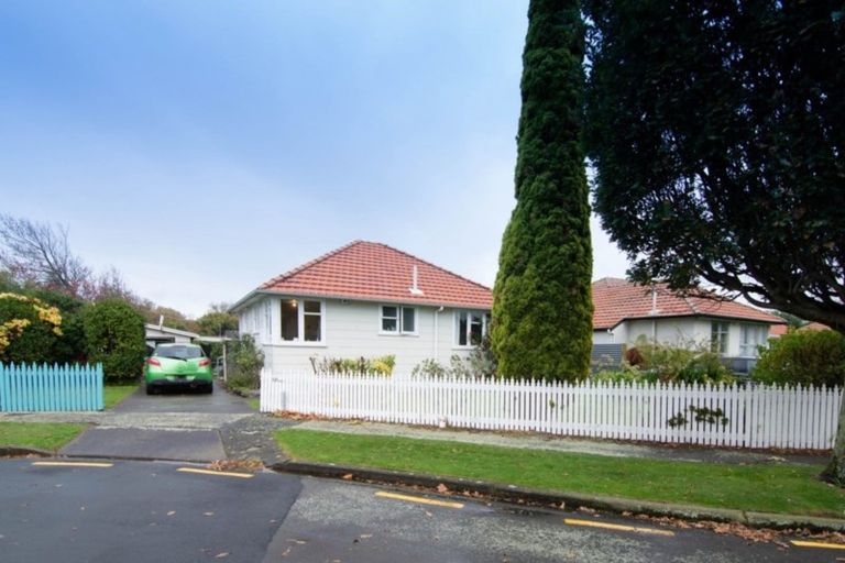 Photo of property in 10 Belfast Place, Roslyn, Palmerston North, 4414