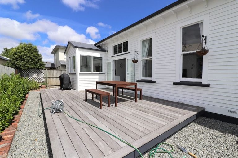 Photo of property in 98 Somerfield Street, Somerfield, Christchurch, 8024
