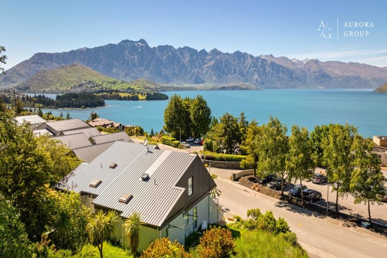 Photo of property in 10 Sainsbury Road, Fernhill, Queenstown, 9300